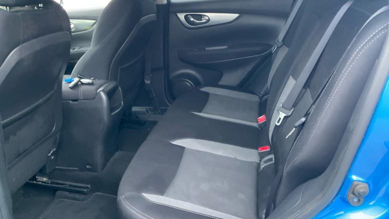 Nissan Qashqai 1.6 DiG-T N-Connecta 5dr Petrol Hatchback